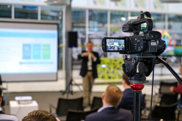 Videoformate Interne Kommunikation, Unternehmensvideos, Tutorials, Webinare und Vlog, Podcast