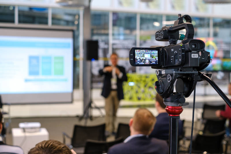 Videoformate Interne Kommunikation, Unternehmensvideos, Tutorials, Webinare und Vlog, Podcast