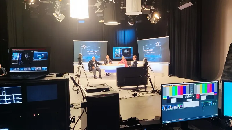Studioproduktion in Düsseldorf für medizinische Paneldiskussion mit Kameras, Lichttechnik und Live-Regie.